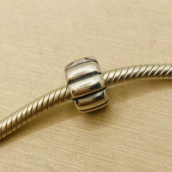 EUC Pandora 790163 Sterling Silver Grooved Clip - RETIRED - Picture 7 of 10